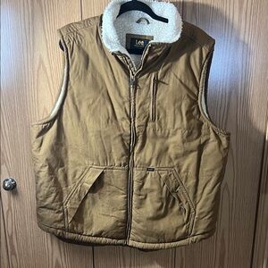 Lee men's tan work vest with white sherpa lining